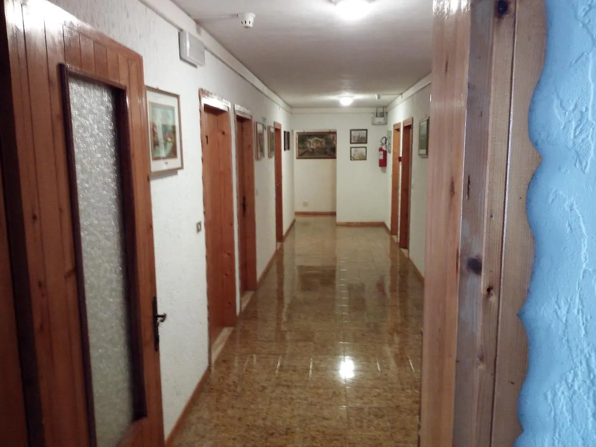 Albergo Al Pino 에네고 호텔